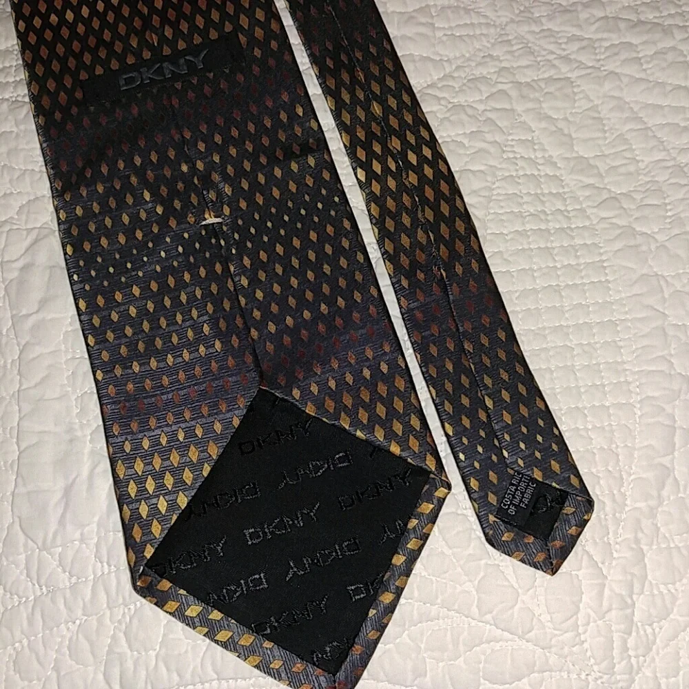 DKNY Silk Tie diamonds 59
